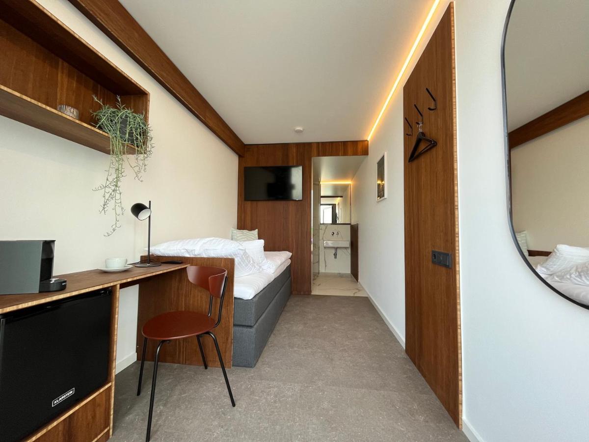 Tin Inn - Hueckelhoven - Das Hotel Aus Hochwertig Ausgebauten Ueberseecontainern Eksteriør bilde
