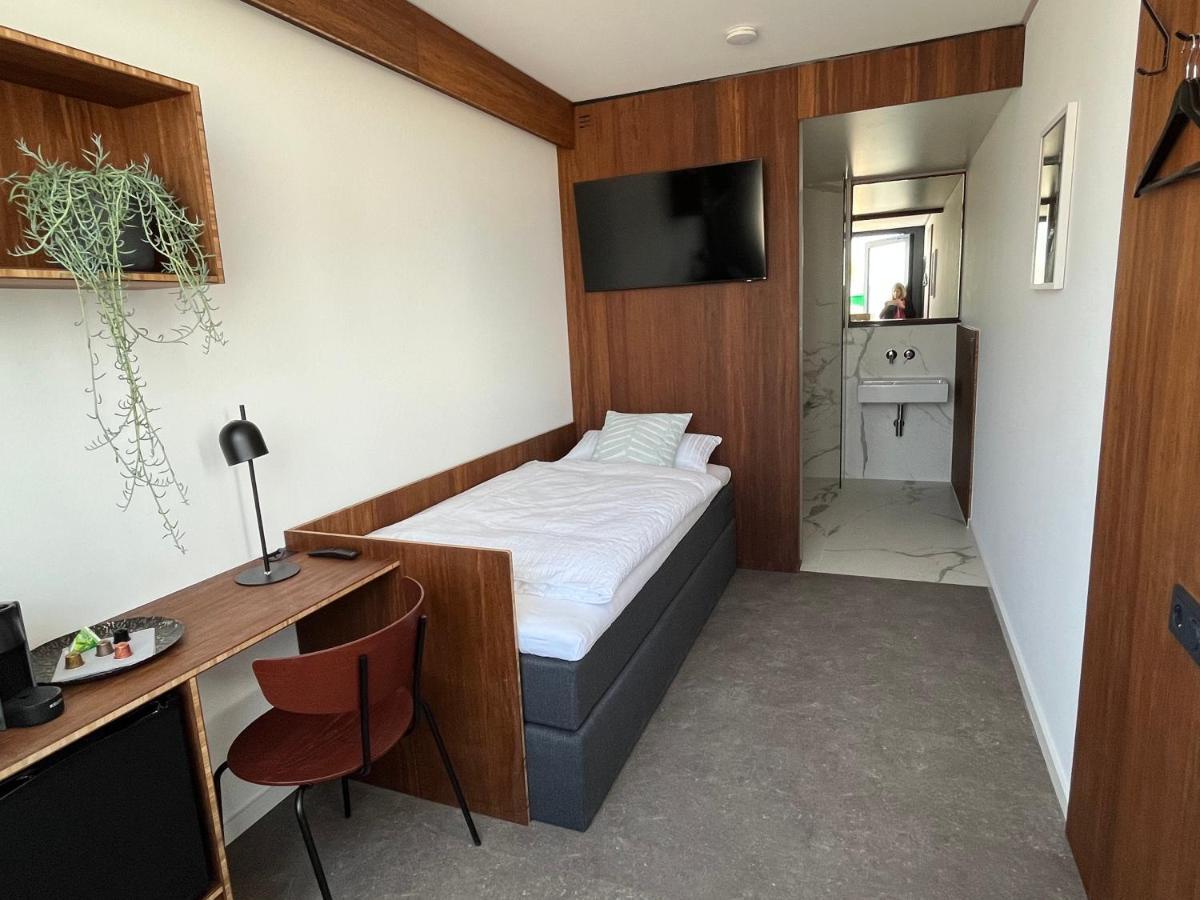 Tin Inn - Hueckelhoven - Das Hotel Aus Hochwertig Ausgebauten Ueberseecontainern Eksteriør bilde