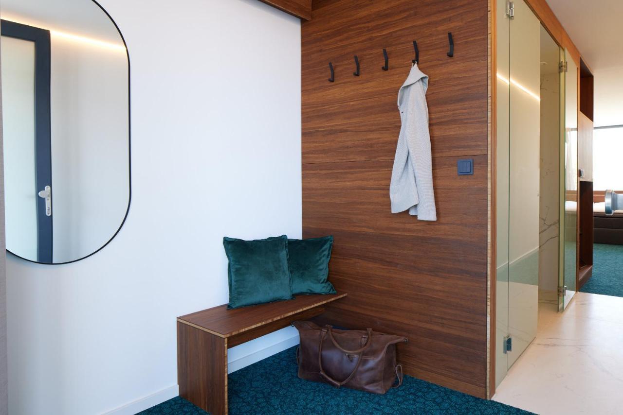Tin Inn - Hueckelhoven - Das Hotel Aus Hochwertig Ausgebauten Ueberseecontainern Eksteriør bilde