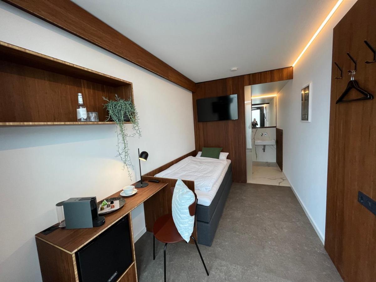 Tin Inn - Hueckelhoven - Das Hotel Aus Hochwertig Ausgebauten Ueberseecontainern Eksteriør bilde